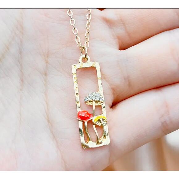 Tiny Mushroom Pendant Necklace Dainty Gold Alloy Metal NEW Cottagecore Boho - Picture 3 of 3